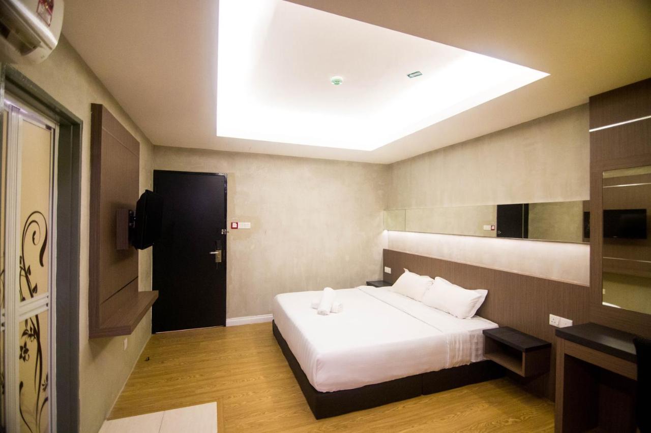 Monaco Boutique Hotel Sadong Jaya Kota Kinabalu Exterior foto